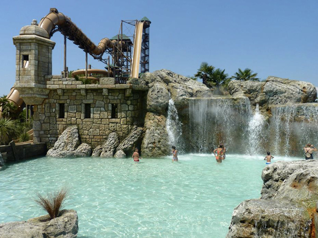 Tour fortifiée, Piscine, Parc aquatique